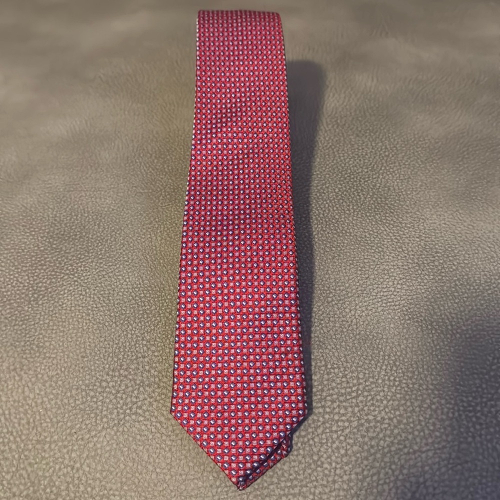 Saxony Red Geometric design Silk Tie - Picture 1 of 4